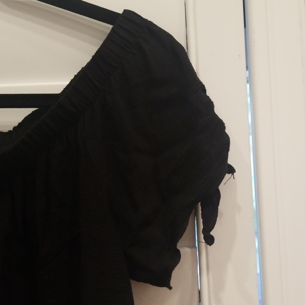 Off the Shoulder - Picture 3 of 5